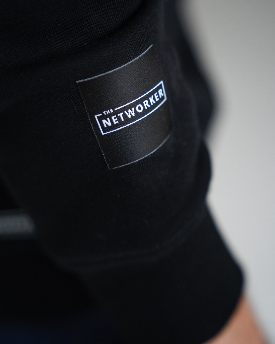 Crewneck THE NETWORKER in schwarz